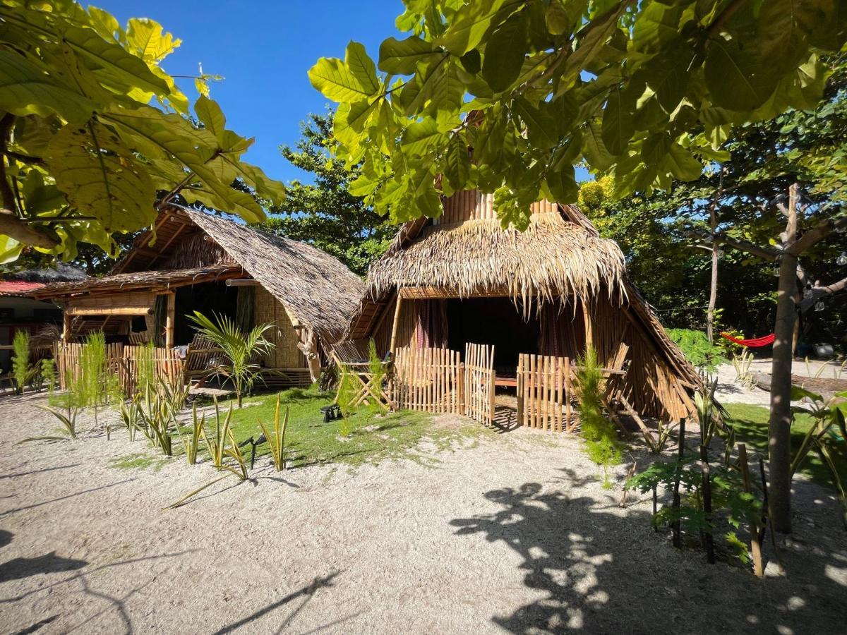 Хостел Tribal Huts Community Daanbantayan Экстерьер фото