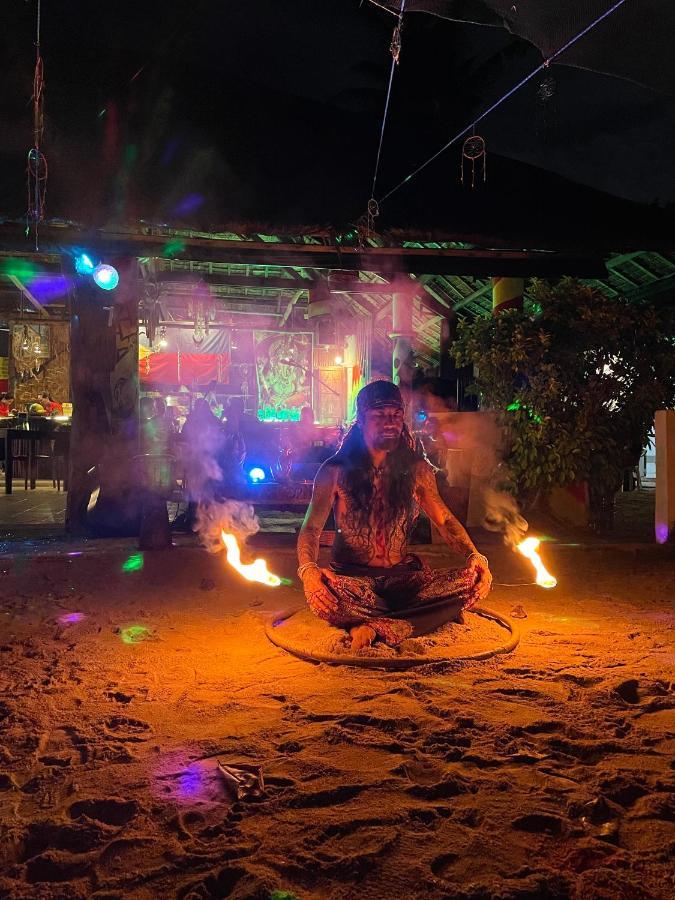 Хостел Tribal Huts Community Daanbantayan Экстерьер фото