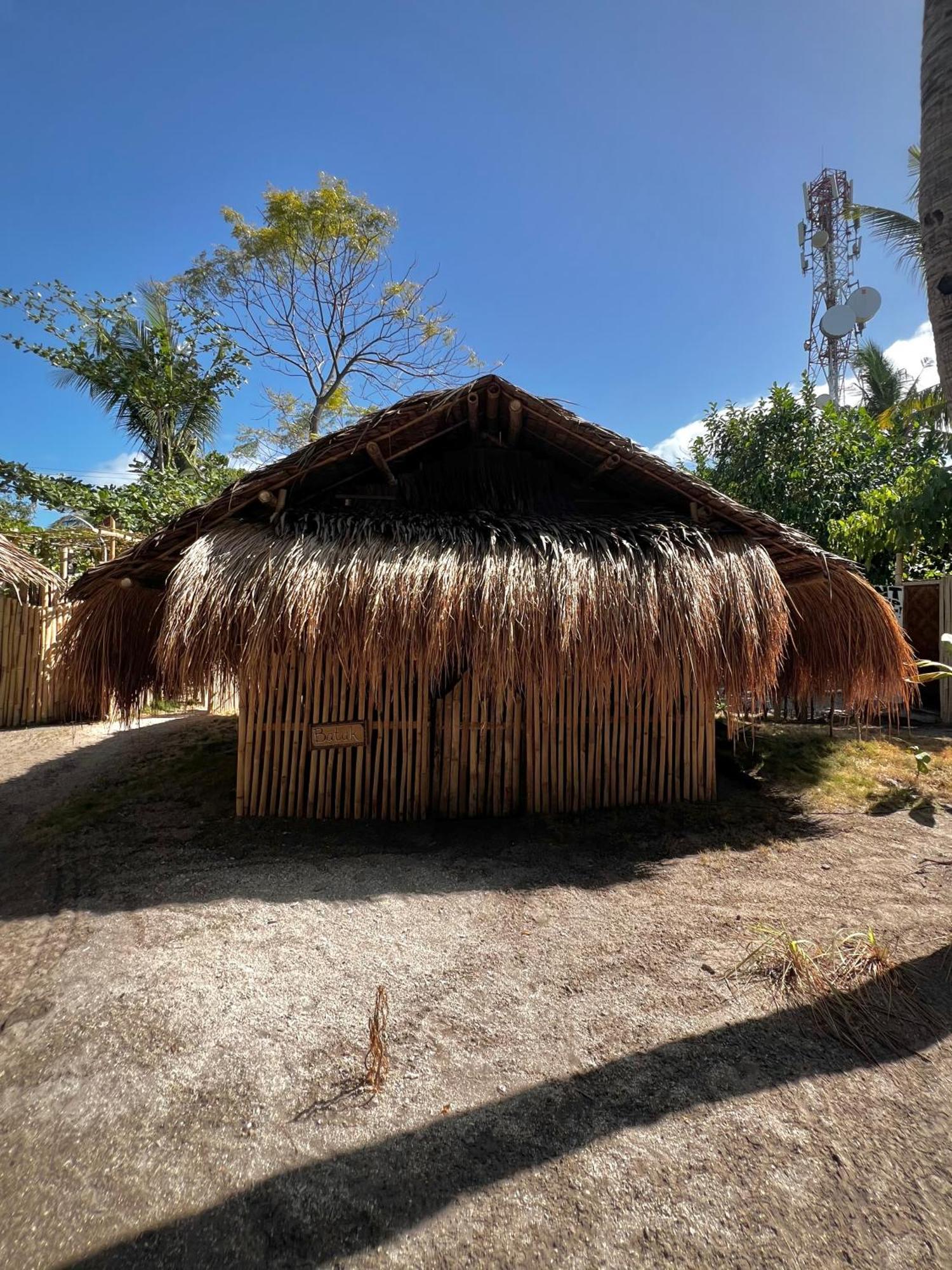 Хостел Tribal Huts Community Daanbantayan Экстерьер фото
