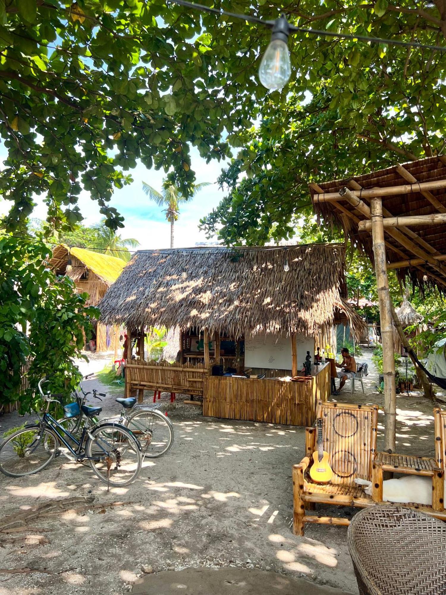 Хостел Tribal Huts Community Daanbantayan Экстерьер фото
