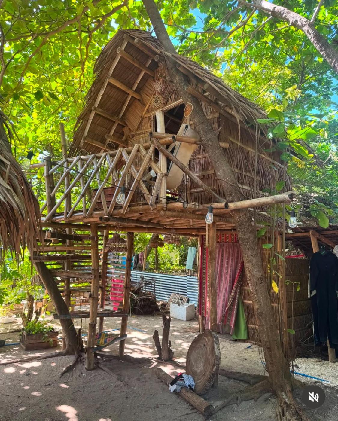 Хостел Tribal Huts Community Daanbantayan Экстерьер фото
